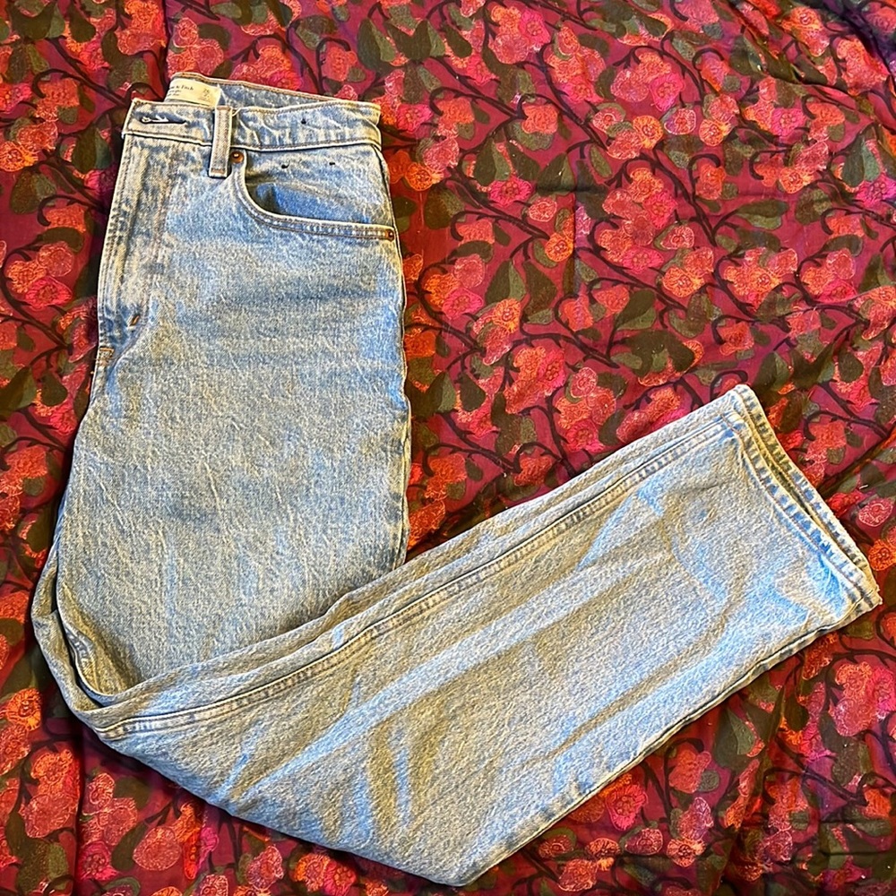 Abercrombie & Fitch Curve Love 90’s Straight Lef Ultra High Rise